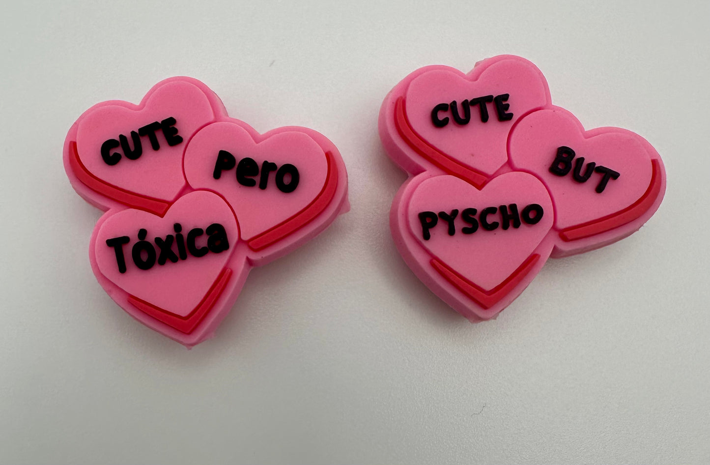 Cute pero tóxica, cute but pyscho heart silicone focal beads