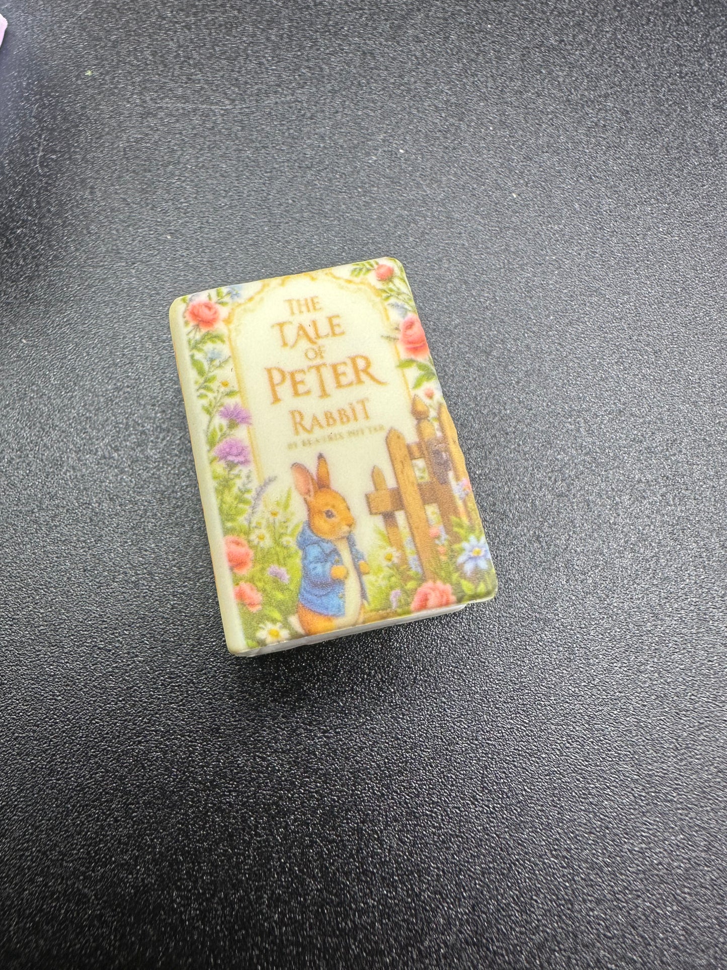 Silicone book focal bead