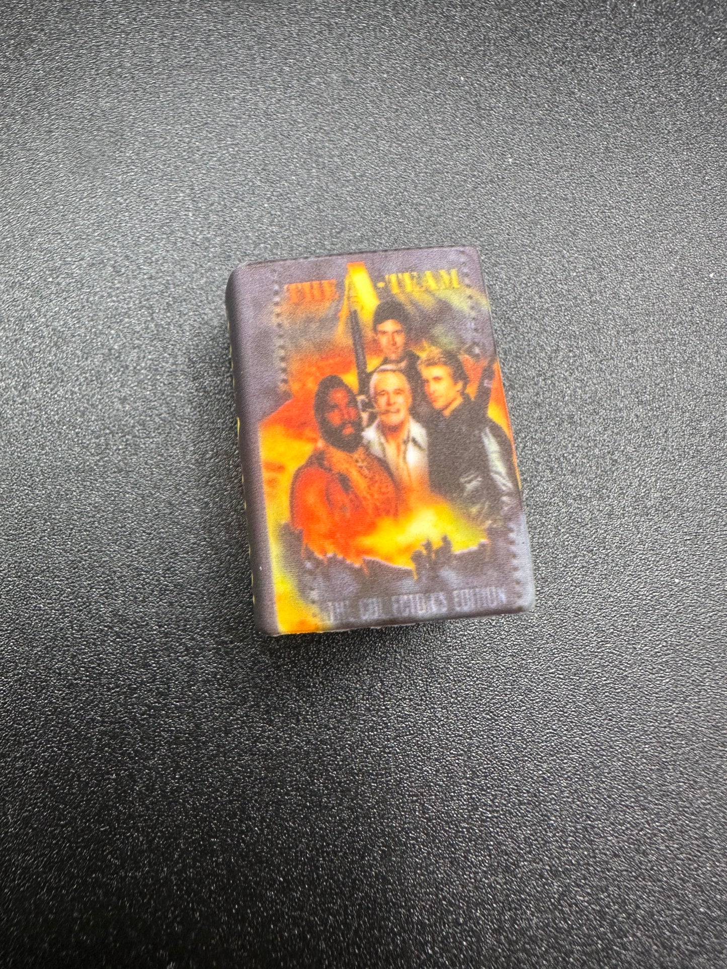 Silicone book focal bead